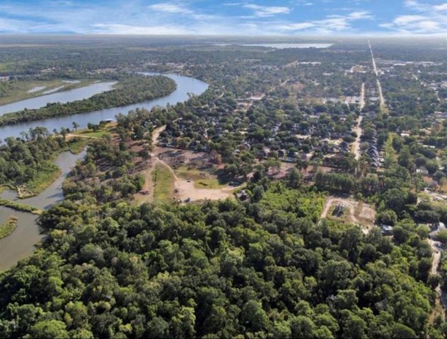 000 W Wallisville Road, Highlands, TX 77562