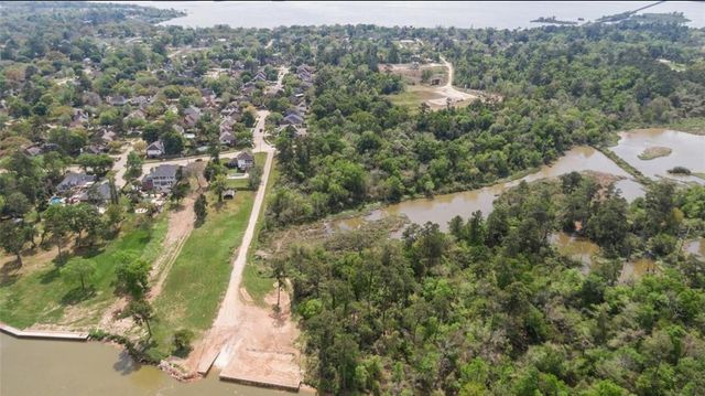 000 W Wallisville Road, Highlands, TX 77562