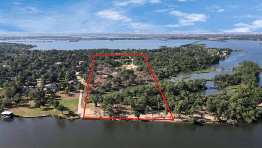 000 W Wallisville Road, Highlands, TX 77562