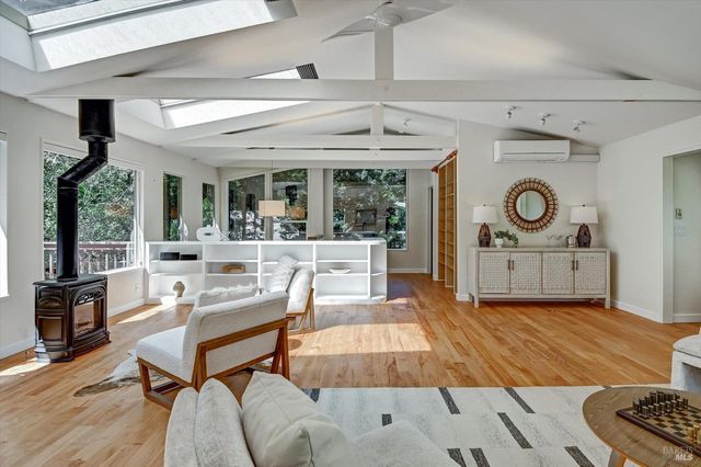 17 Redwood Dr, San Rafael, CA 94901