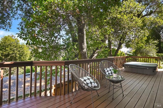 17 Redwood Dr, San Rafael, CA 94901