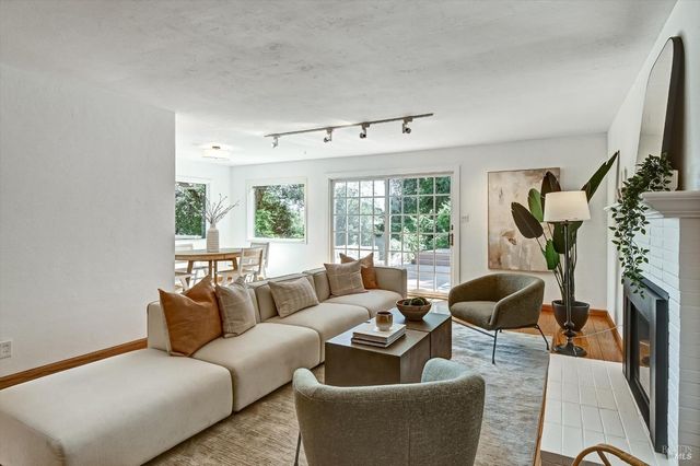 17 Redwood Dr, San Rafael, CA 94901