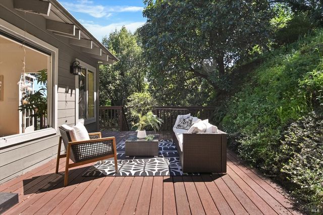 17 Redwood Dr, San Rafael, CA 94901