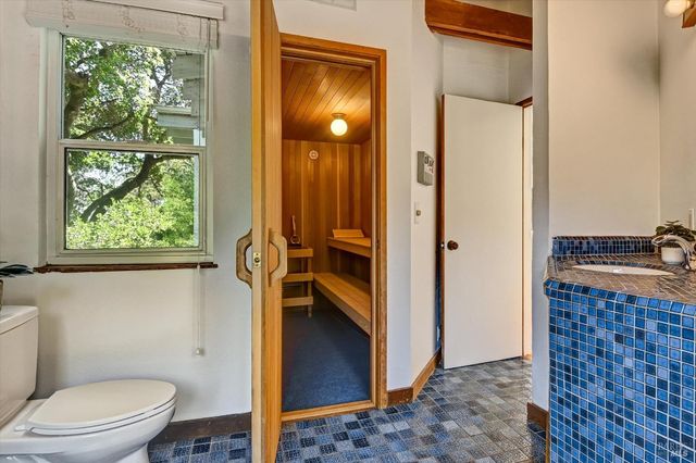 17 Redwood Dr, San Rafael, CA 94901