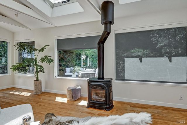 17 Redwood Dr, San Rafael, CA 94901