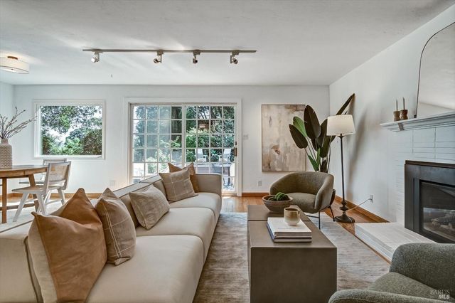 17 Redwood Dr, San Rafael, CA 94901