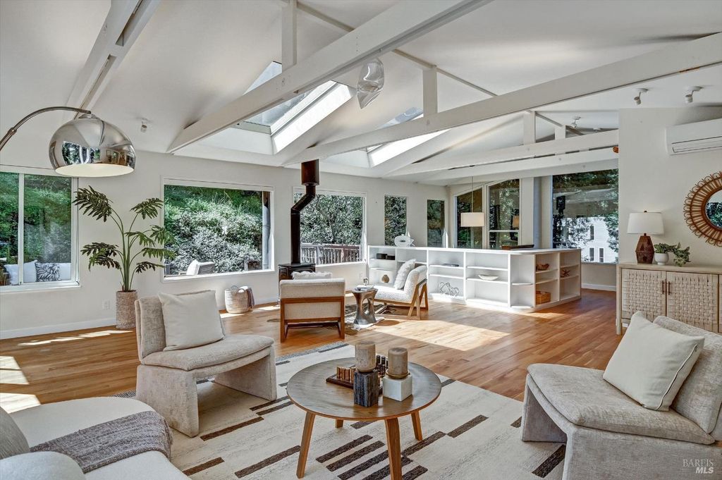 17 Redwood Dr, San Rafael, CA 94901