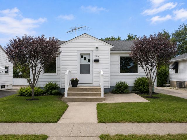1814 Nicholson Street, Crest Hill, IL 60403