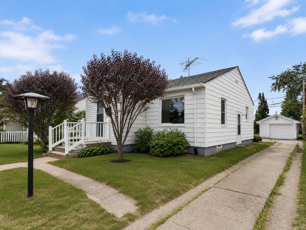 1814 Nicholson Street, Crest Hill, IL 60403