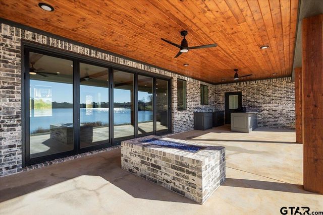 24110 Sun Ridge Road, Lindale, TX 75771