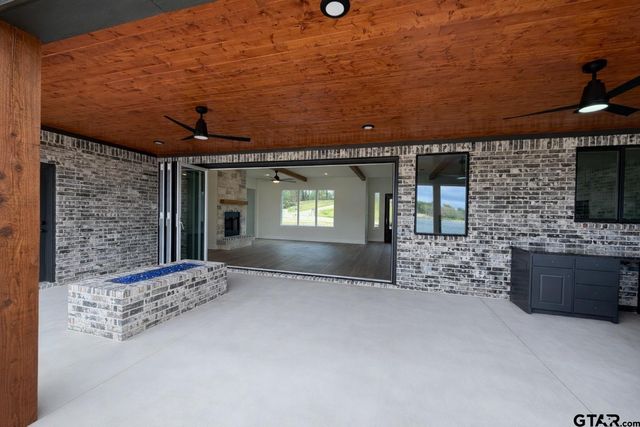 24110 Sun Ridge Road, Lindale, TX 75771