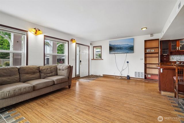 13043 40th Avenue S, Tukwila, WA 98168