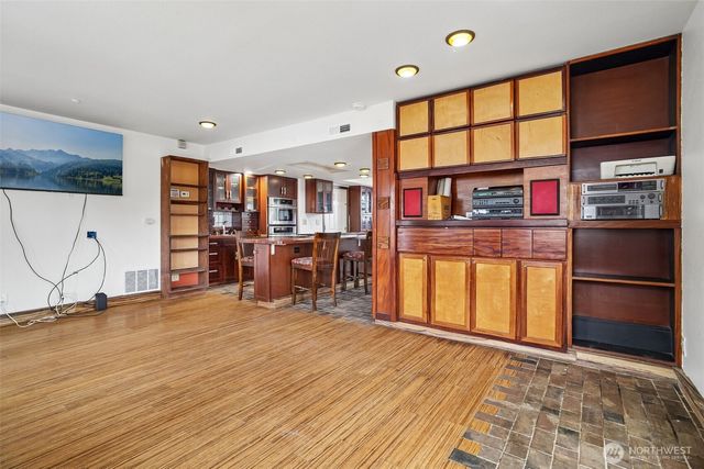 13043 40th Avenue S, Tukwila, WA 98168