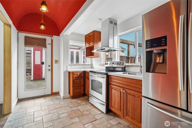 13043 40th Avenue S, Tukwila, WA 98168