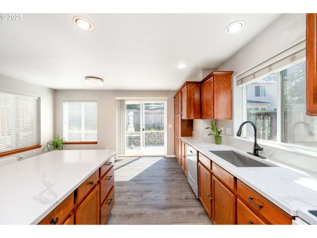 9132 Se CLINTON St, Portland, OR 97266