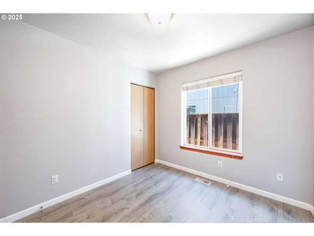 9132 Se CLINTON St, Portland, OR 97266