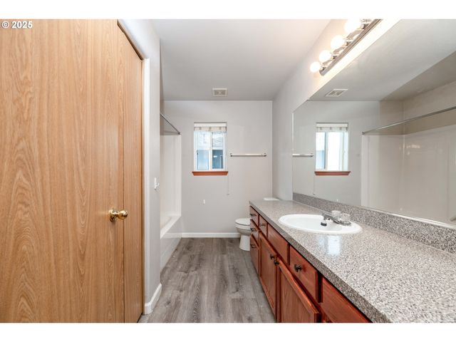 9132 Se CLINTON St, Portland, OR 97266