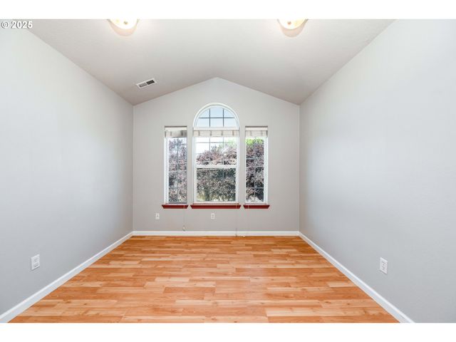 9132 Se CLINTON St, Portland, OR 97266