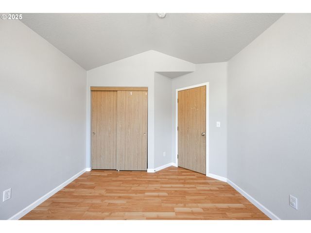 9132 Se CLINTON St, Portland, OR 97266