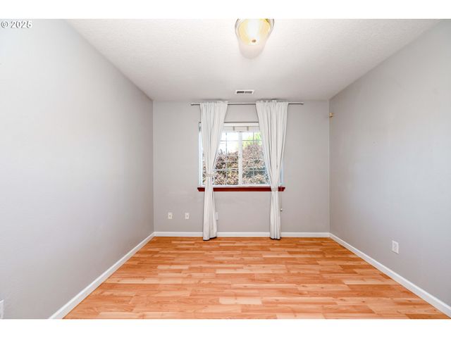 9132 Se CLINTON St, Portland, OR 97266