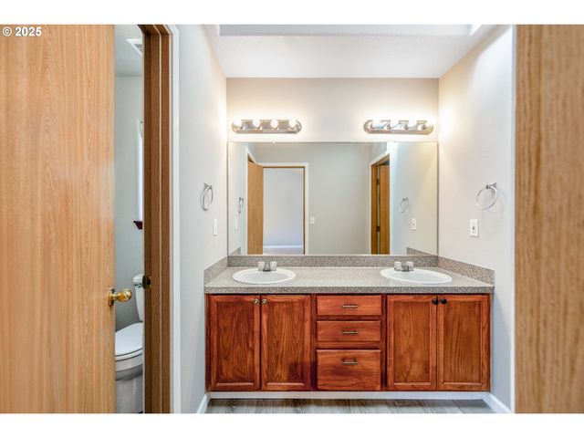 9132 Se CLINTON St, Portland, OR 97266