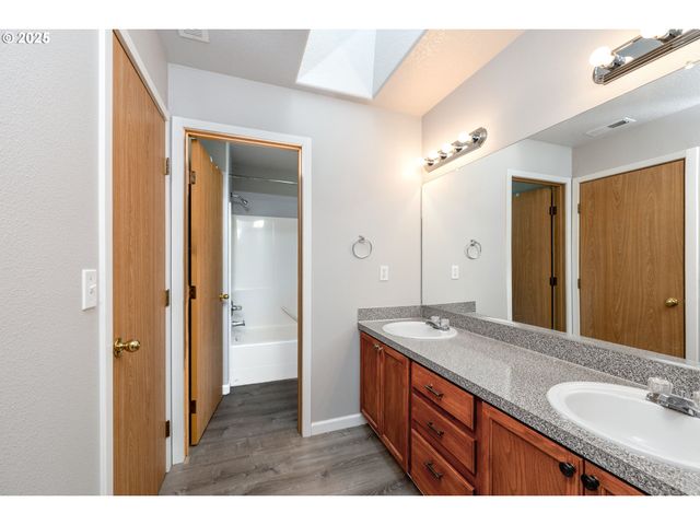 9132 Se CLINTON St, Portland, OR 97266