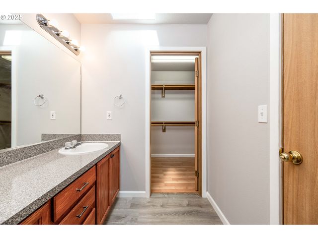 9132 Se CLINTON St, Portland, OR 97266