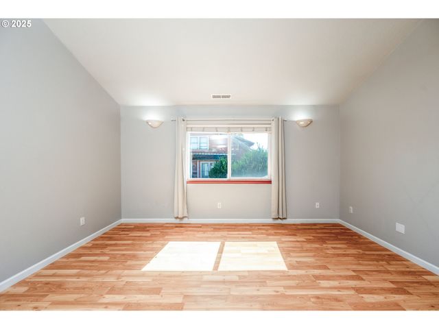 9132 Se CLINTON St, Portland, OR 97266