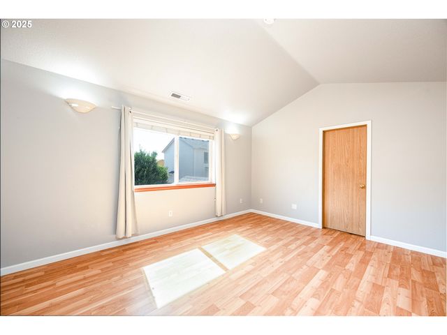 9132 Se CLINTON St, Portland, OR 97266