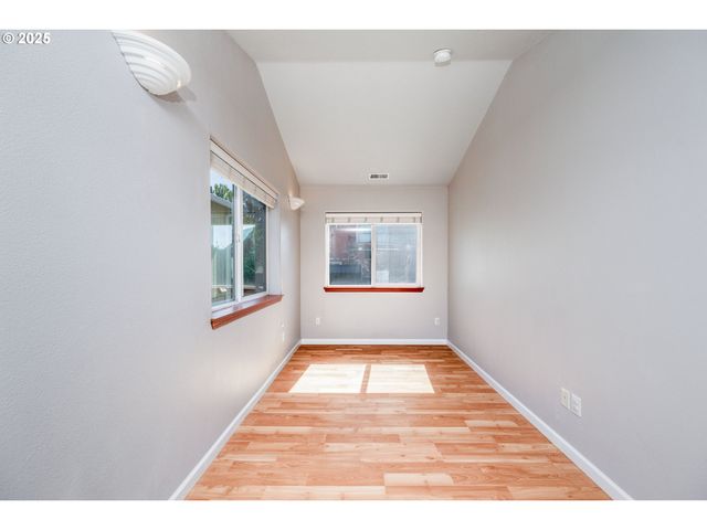 9132 Se CLINTON St, Portland, OR 97266