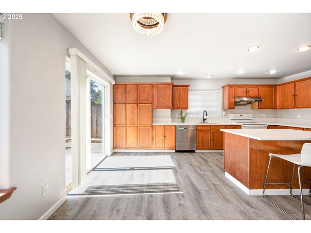 9132 Se CLINTON St, Portland, OR 97266