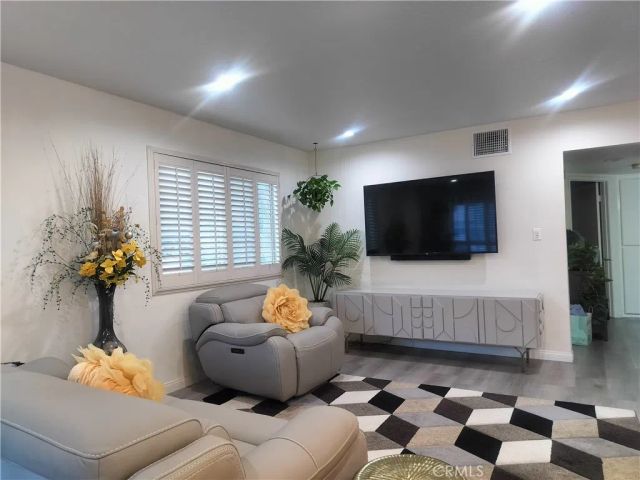 13144 Bromont, Sylmar, CA 91342