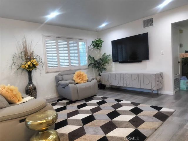 13144 Bromont, Sylmar, CA 91342