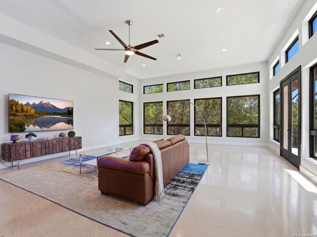 9910 CIRCLE HILL DR, San Antonio, TX 78255