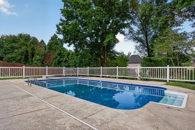 524 Fisk Rd, Cookeville, TN 38501