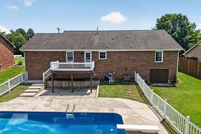 524 Fisk Rd, Cookeville, TN 38501