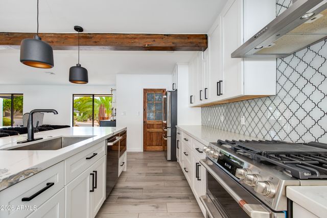 2102 E Orangewood Avenue, Phoenix, AZ 85020