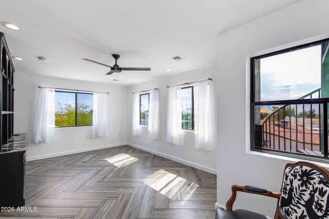 2102 E Orangewood Avenue, Phoenix, AZ 85020