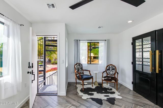 2102 E Orangewood Avenue, Phoenix, AZ 85020