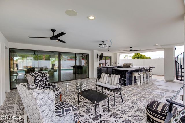 2102 E Orangewood Avenue, Phoenix, AZ 85020