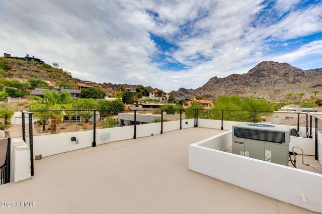 2102 E Orangewood Avenue, Phoenix, AZ 85020