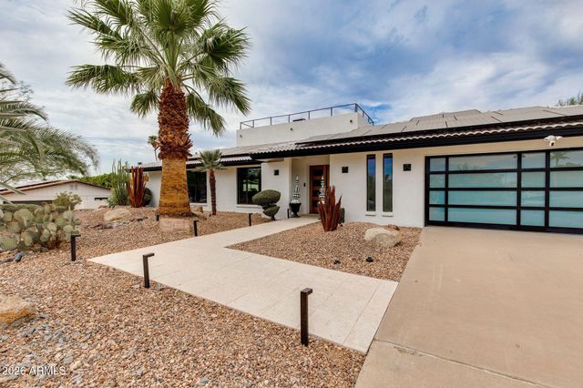 2102 E Orangewood Avenue, Phoenix, AZ 85020