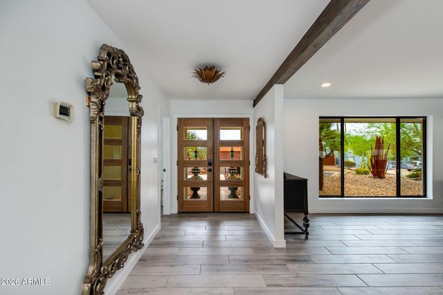 2102 E Orangewood Avenue, Phoenix, AZ 85020