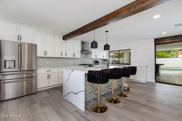 2102 E Orangewood Avenue, Phoenix, AZ 85020