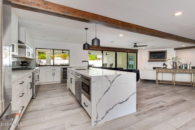 2102 E Orangewood Avenue, Phoenix, AZ 85020
