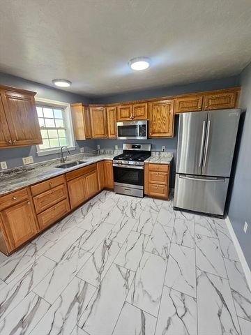 40 Merrick St A, Worcester, MA 01609
