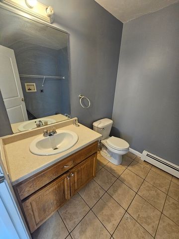 40 Merrick St A, Worcester, MA 01609