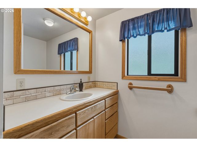 299 CEDAR Ln, Longview, WA 98632