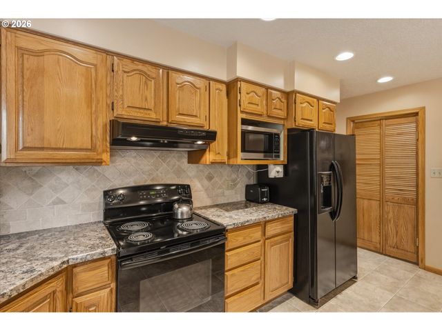 299 CEDAR Ln, Longview, WA 98632