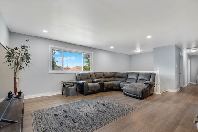 9401 S 80th Court, Hickory Hills, IL 60457